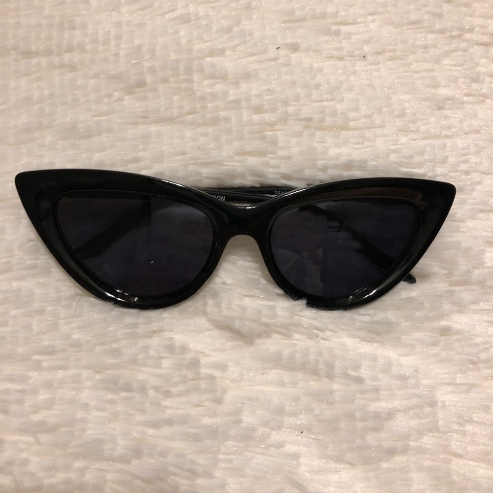 all black cat eye chic sunglasses